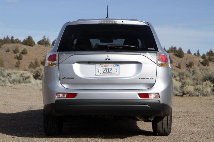  Mitsubishi Outlander 2014 года  (фото 4 из 136)
